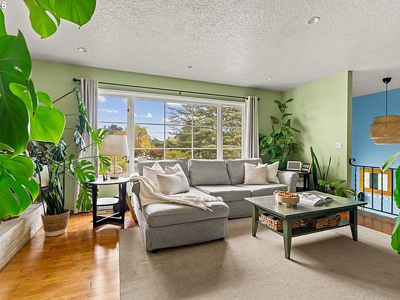 5th image of 2765 SW 118th Ave