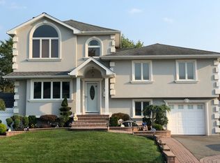 27 Newcastle Ave, Plainview, NY 11803