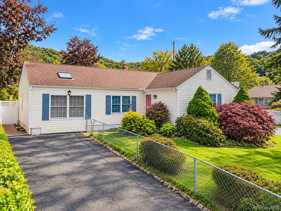 1st image of 2 Maple Avenue