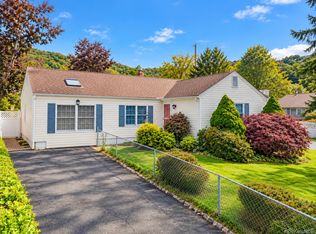2 Maple Ave, Garnerville, NY 10923