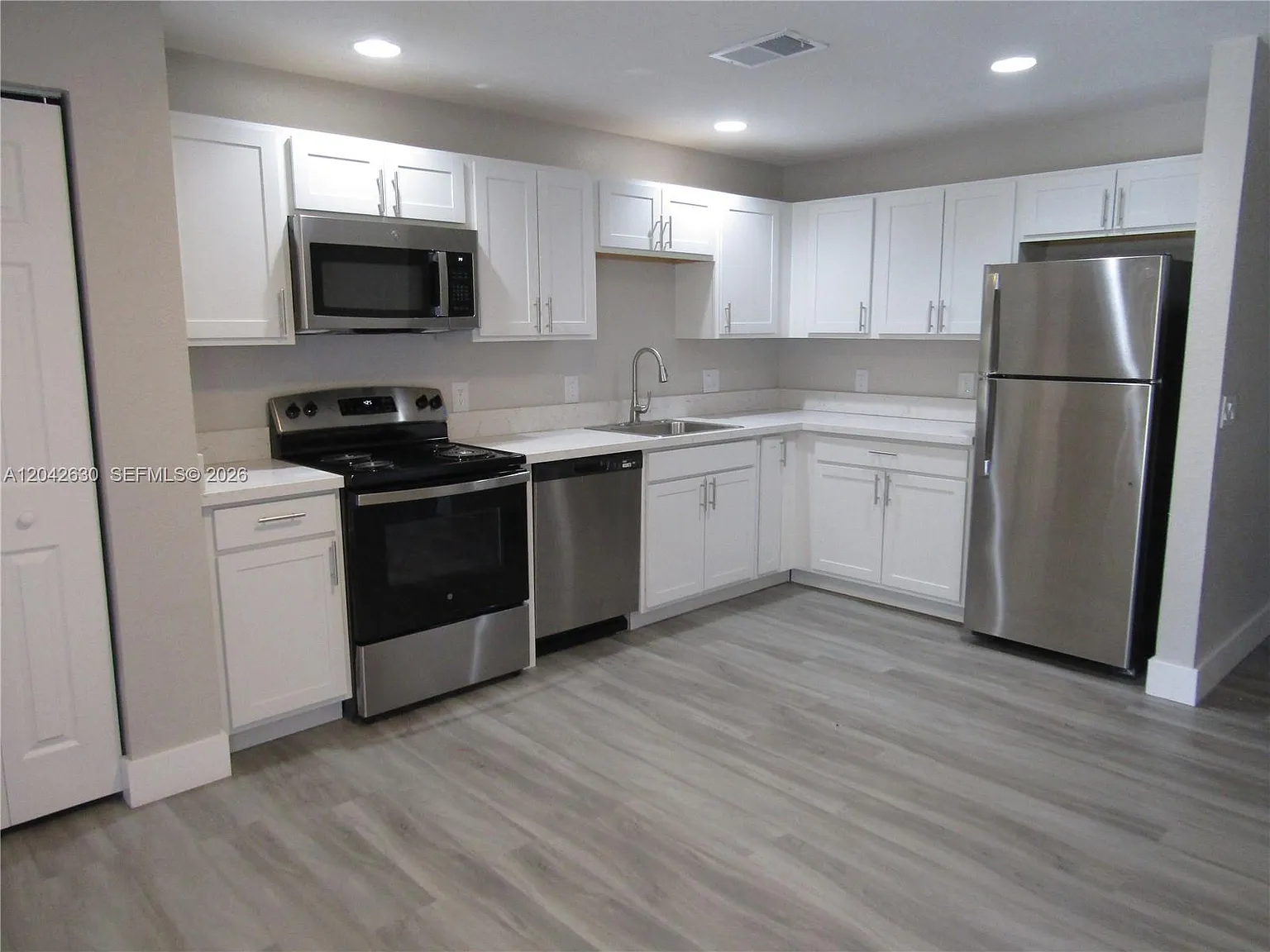 3 bed, 2.0 bath, 1181 sqft, $1,500 — Photo 2