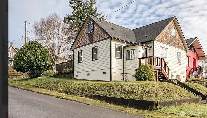 2nd image of 402 Burleigh
