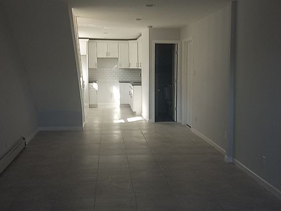 3rd image of 4818 Murdock Ave