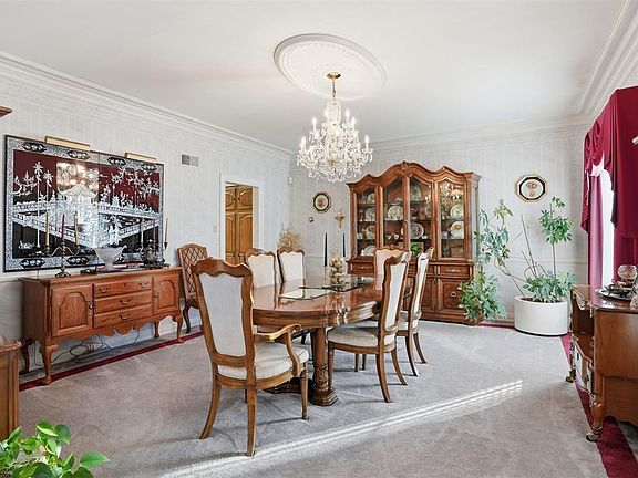 13th image of 103 E Dogwood St