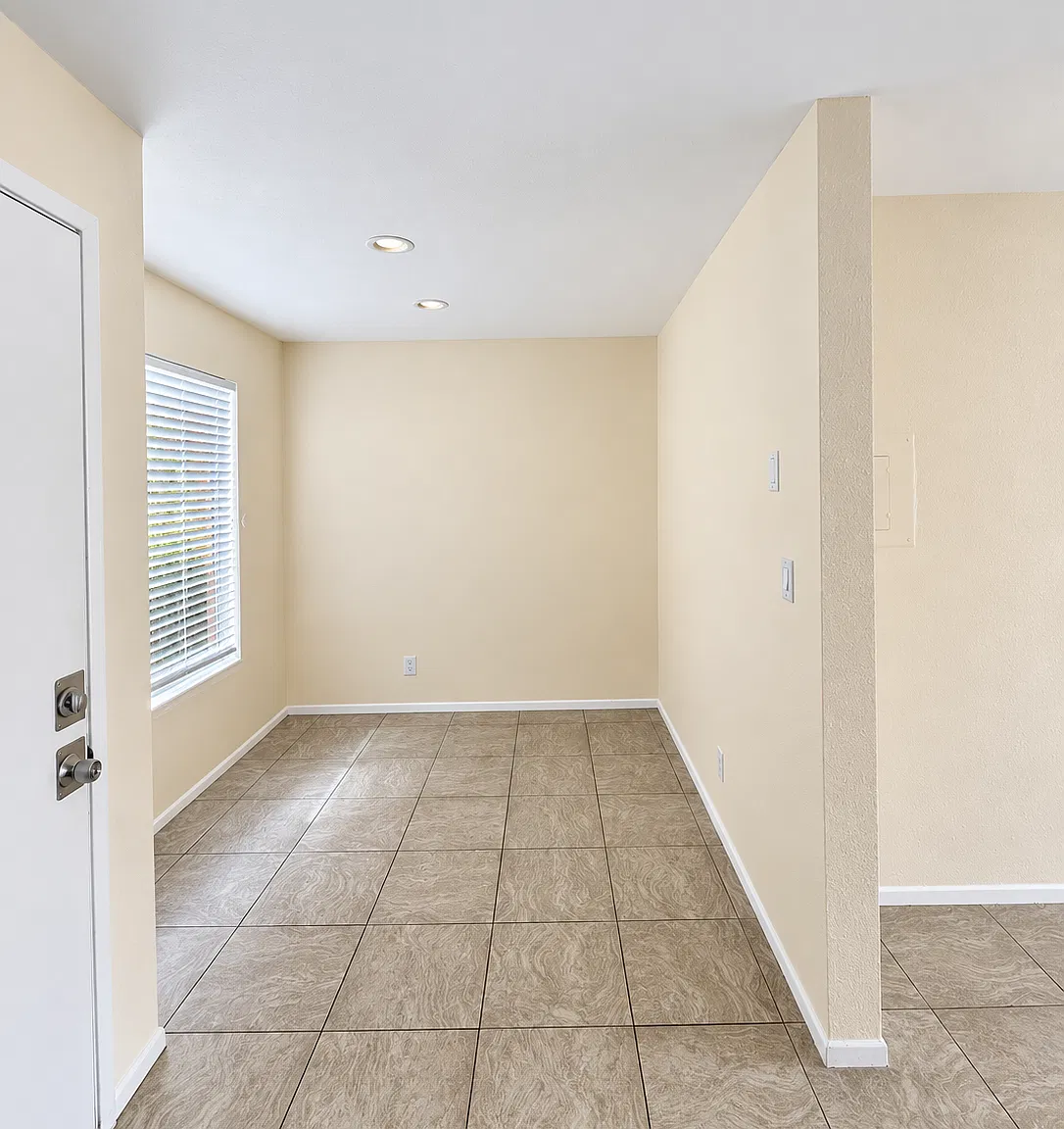 3 bed, 2.5 bath, 1400 sqft, $3,595 — Photo 2