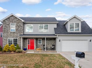 519 Snapdragon Dr, Pittston, PA 18641