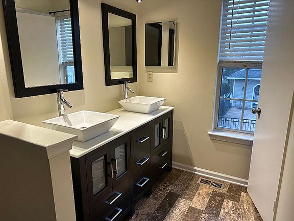 4th image of 123 Seaside Ln #123