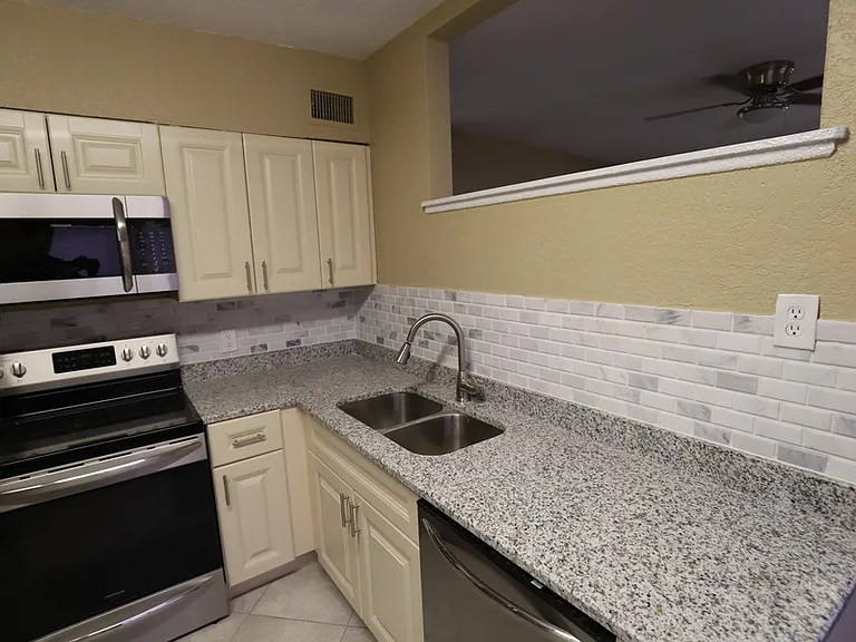 4124 Flamingo Dr — Photo 6