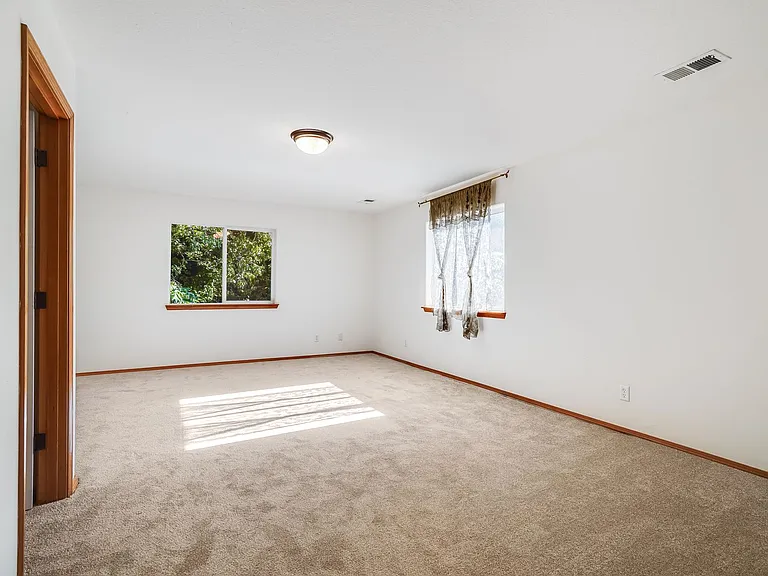 12590 NW Naomi Ln — Photo 17