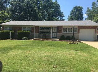 4500 Tomahawk Dr, Saint Louis, MO