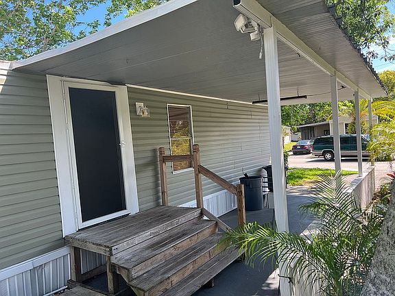 4th image of 303 Palm Castle Dr