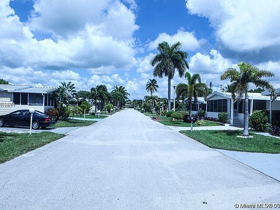 3rd image of 2116 SW 52nd St #1