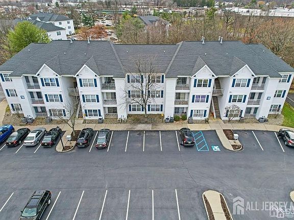 4th image of 1616 Waterford Dr