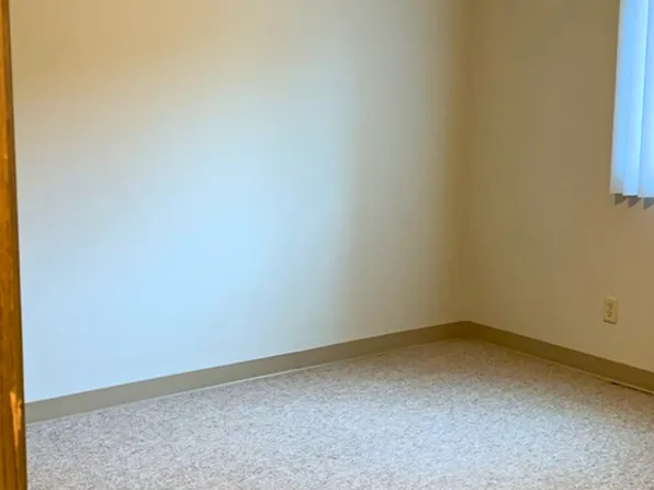 Smart Renting: All-Inclusive Living + Pet Welcome in Chippewa Falls!