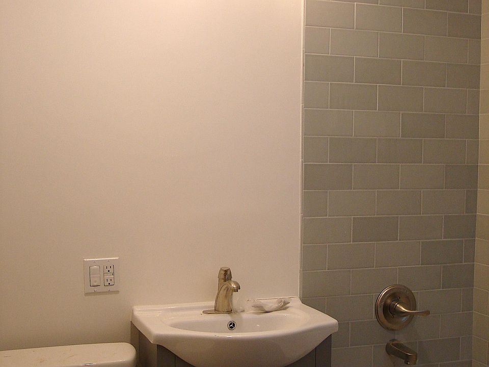 2nd image of 1918 Lakeshore Ave #951