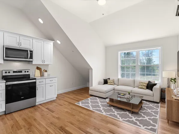 10 Diamond Oaks Boulevard #5, Kingston, NH 03848