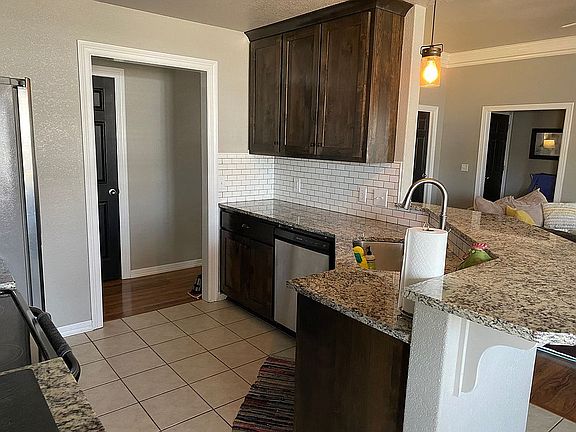 4th image of 2175 Meadowbrook Dr