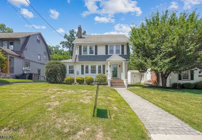 58 S Prospect St — Photo 2