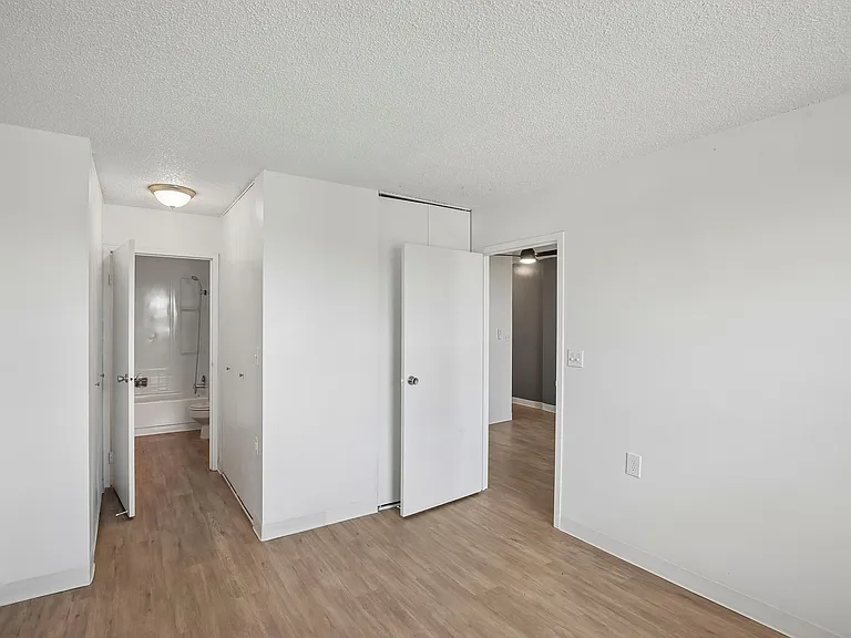 Riverview Apartments — Photo 27