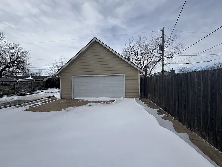 3007 S Mount Carmel Ave — Photo 2