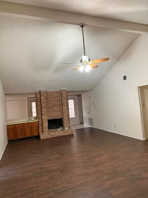3 bed, 2.0 bath, 2264 sqft, $1,800 — Photo 3