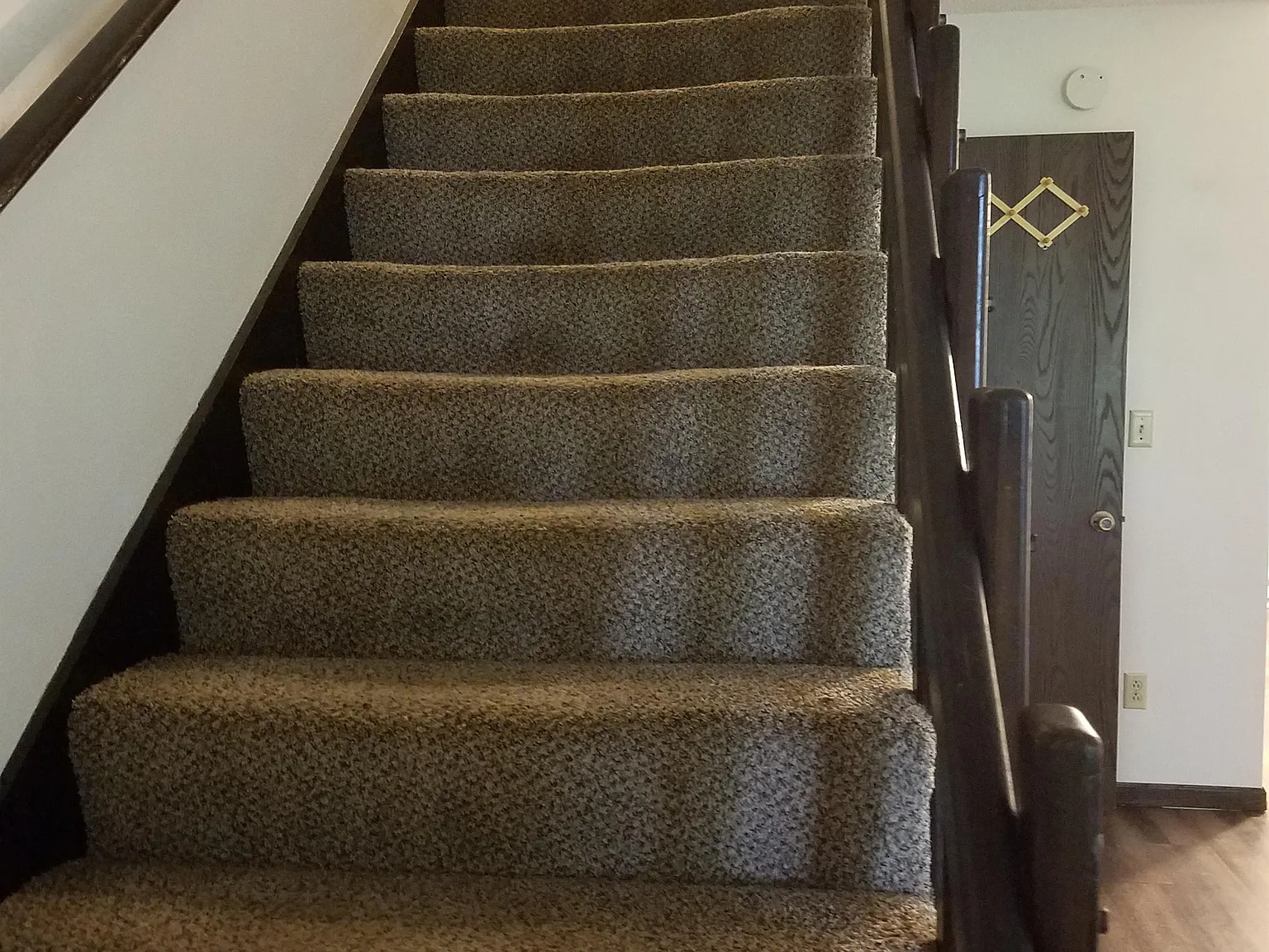 340 W Elm St - 2 — Photo 2