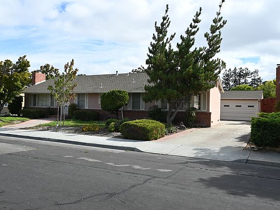 2nd image of 967 Elizabeth Dr