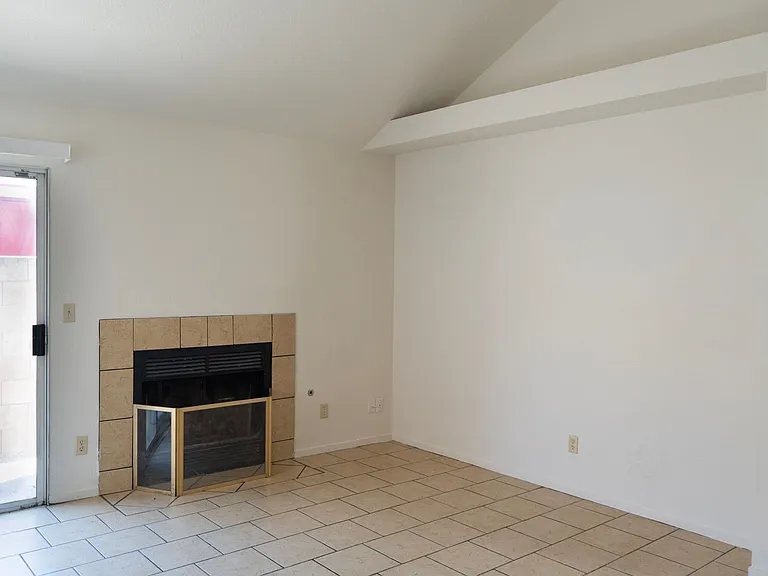 7010 N Thorne Ave — Photo 6