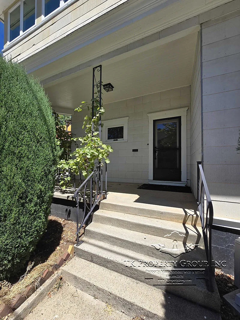 209 North Auburn Street - 1 — Photo 3