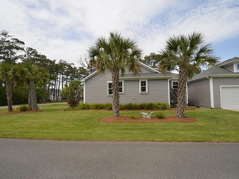 Beautifully landscaped (lawn service included). Quiet neighborhood an 8-minute stroll to the beach, and a 4-minute walk to Food Lion (with Publix just 10 blocks away).