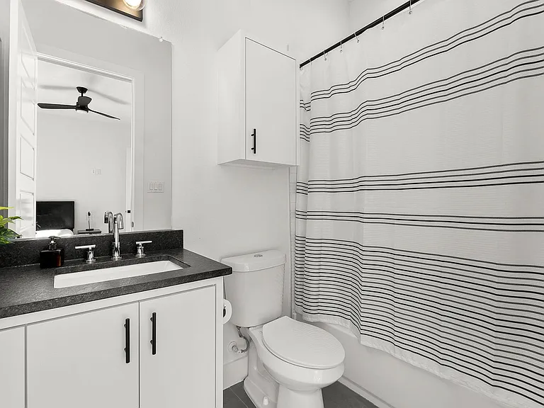 512 Avenue L — Photo 21