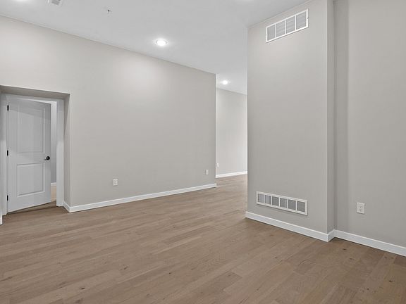 2nd image of 418 Jefferson Ave Unit 2