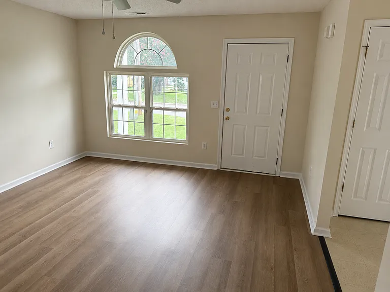 1023 Butler Ln — Photo 16