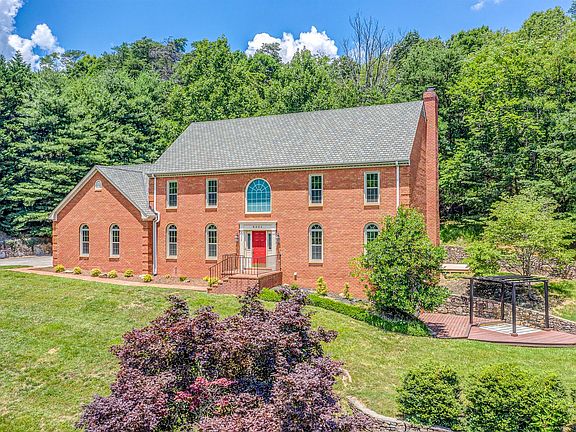 2nd image of 6531 Hidden Woods Dr