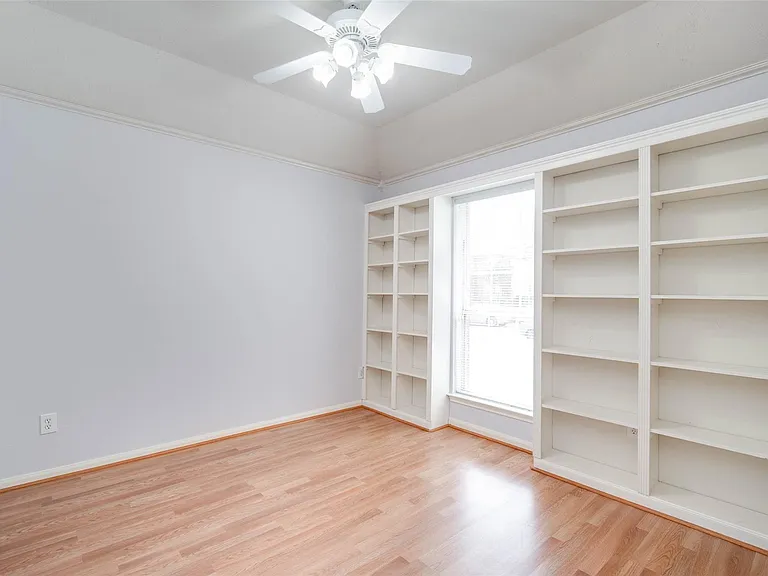 9323 Hillhaven Ct — Photo 32