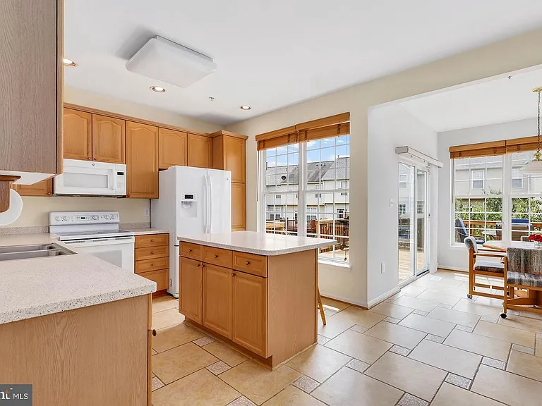 1942 Crossing Stone Ct — Photo 9