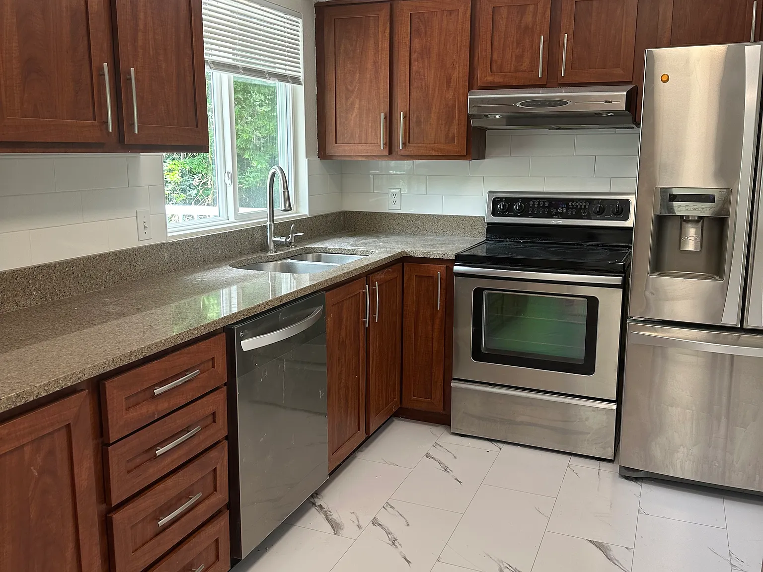 4 bed, 1930 sqft, $3,600 — Photo 2