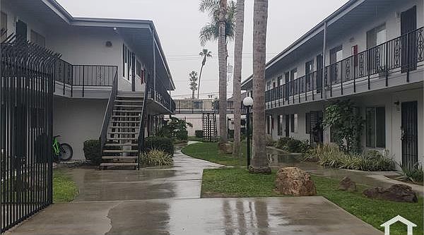 2nd image of 5530 Ackerfield Ave