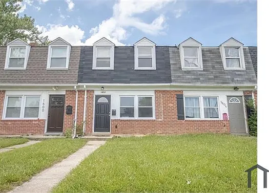 1602 Lyle Ct — Photo 2