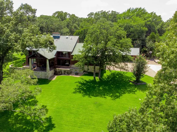 906 Valle Vista Dr, Athens, TX 75751