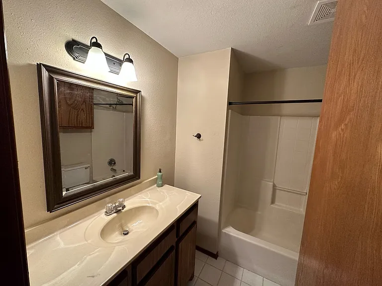 XL 2-bed 2-bath 1-car townhouse near OU — Photo 7