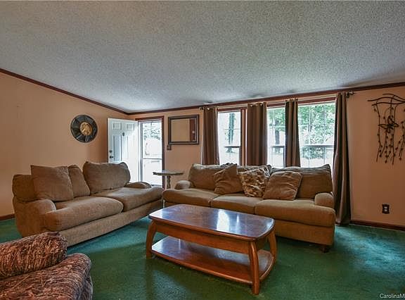 3rd image of 4819 Stratford Ln