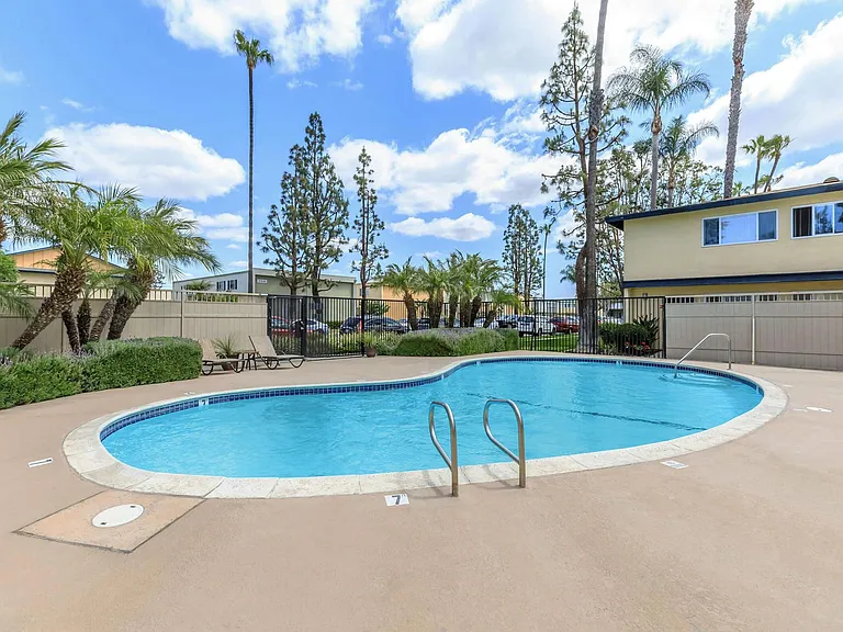 Villa Pacific Townhomes — Photo 17