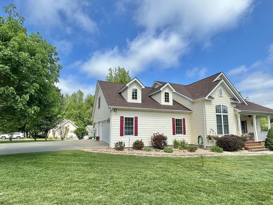 1st image of 141 Cherokee Springs Ct
