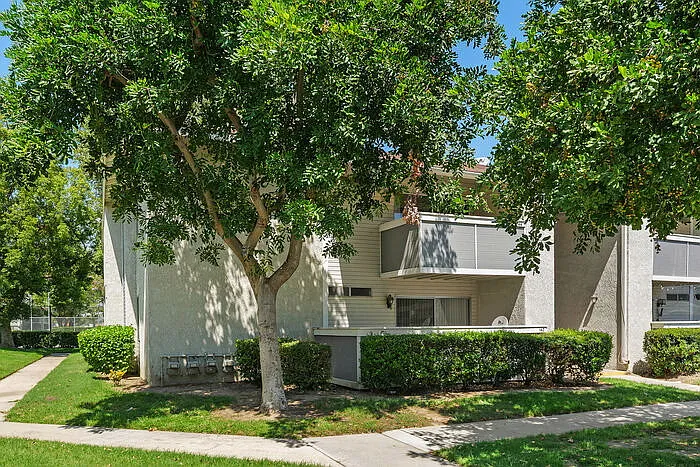 2 bed, 994 sqft, $1,900 — Photo 3