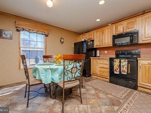 4th image of 215 Golf Dr