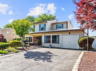 28 Snowdrift Ln, Howell, NJ 07731