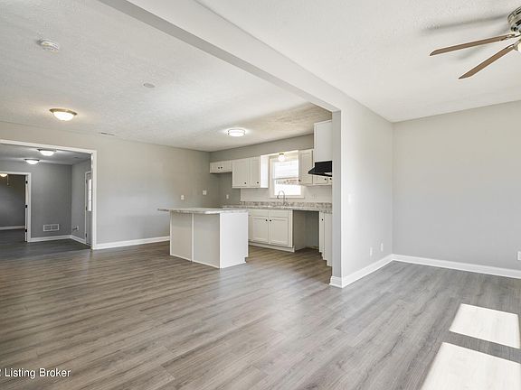 3rd image of 120 Lexington Dr