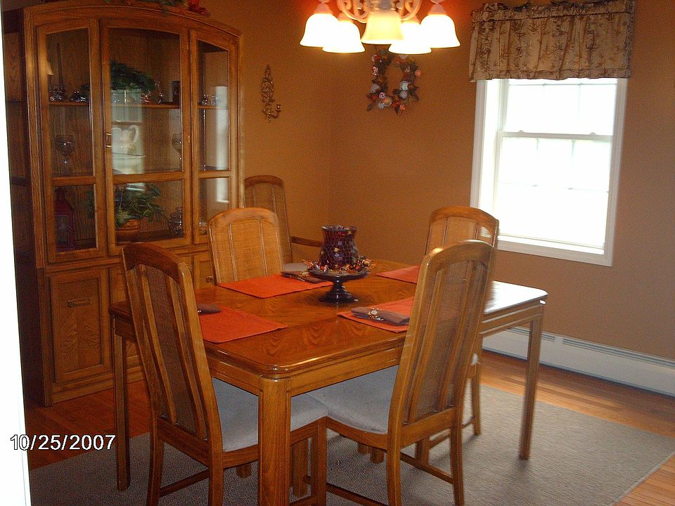 Dining Room w/hrdwd floor