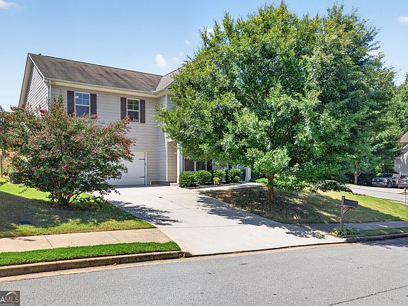 2nd image of 1202 Lincoln Ln